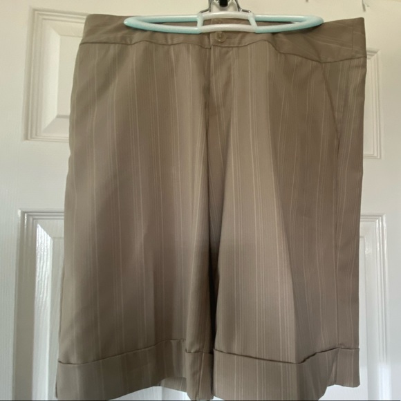 Mossimo Stretch suit-dress/work length tan shorts. - Picture 2 of 16